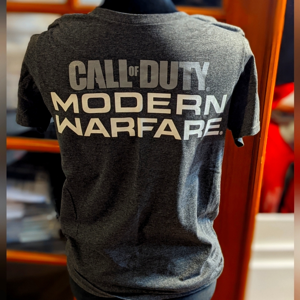 NWOT Activision Call Of Duty Modern Warfare Small Grey Shirt